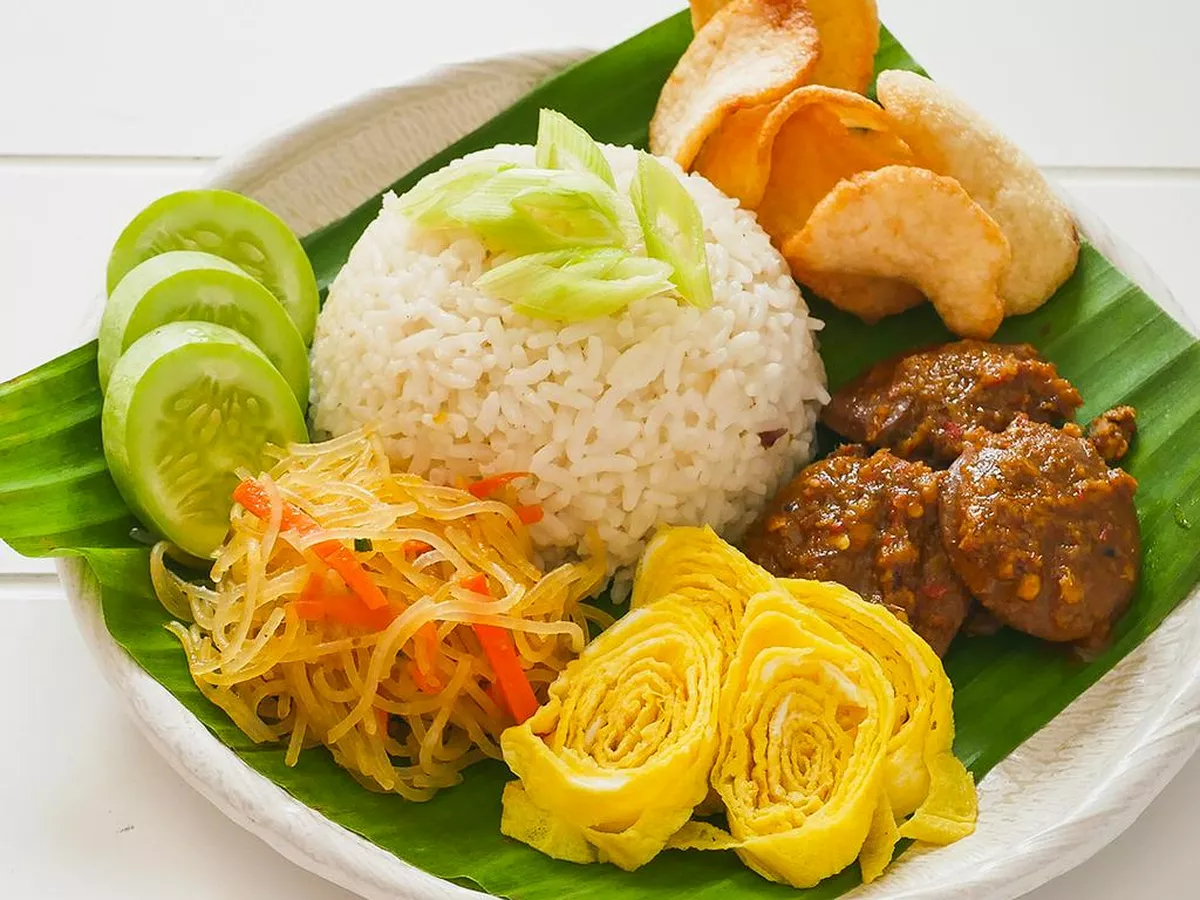 Resep Nasi Uduk Jakarta dengan Lauk Lengkap